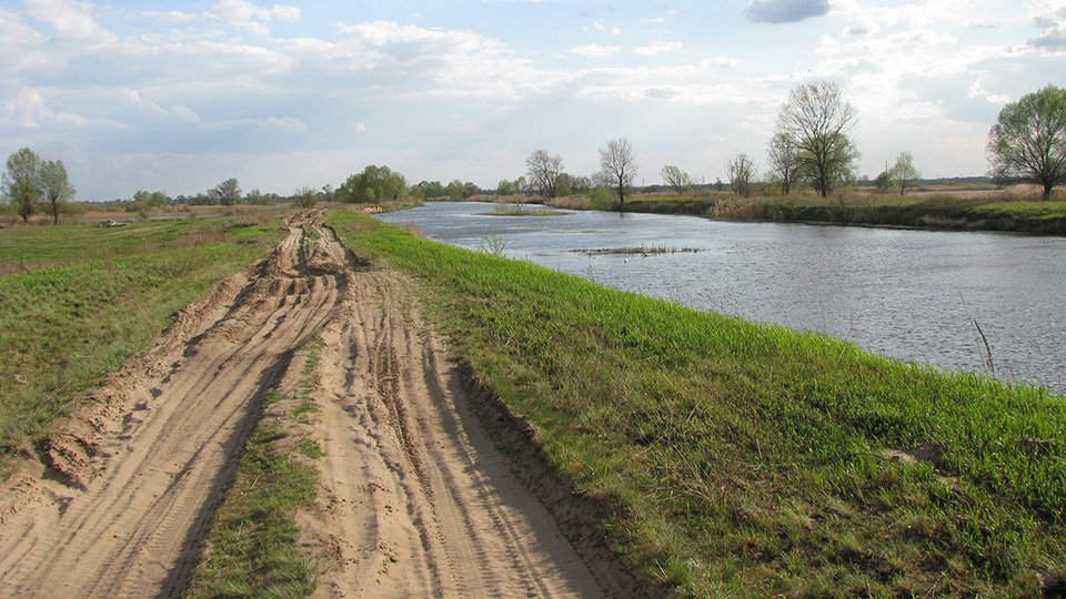 Високий рівень води в каналі Бортницької станції аерації навесні
