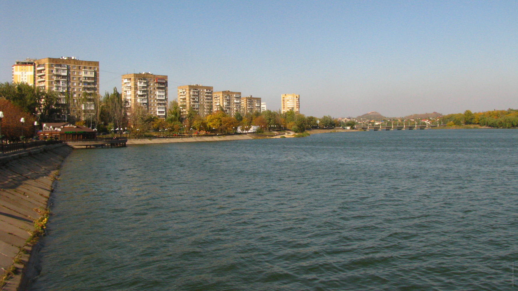 Кальміуське водосховище, набережна. Донецьк, Україна